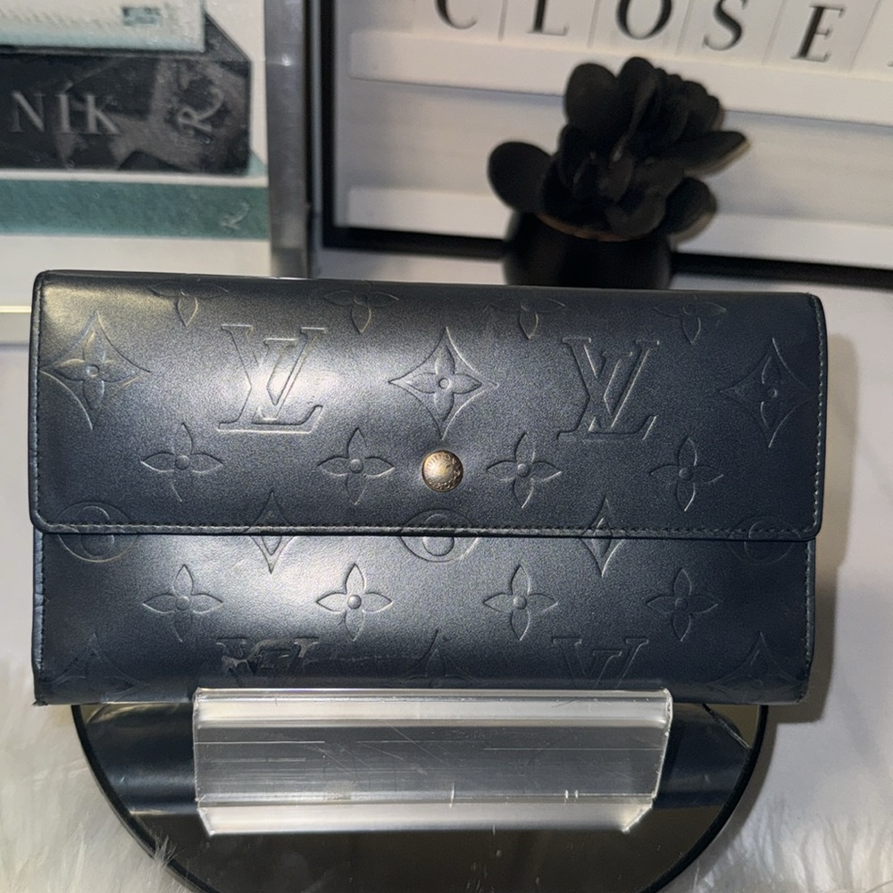 Louis Vuitton Grey Monogram Vernis Mat International, Grey wallet GUC - Picture 3 of 14